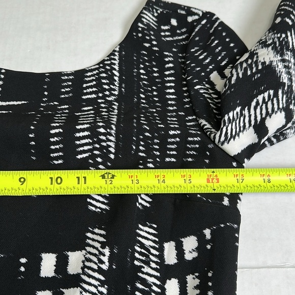 Trina Turk Wade Sheath Dress Boat Neck Long Sleeve Black White NWT Size 6 - Picture 8 of 11